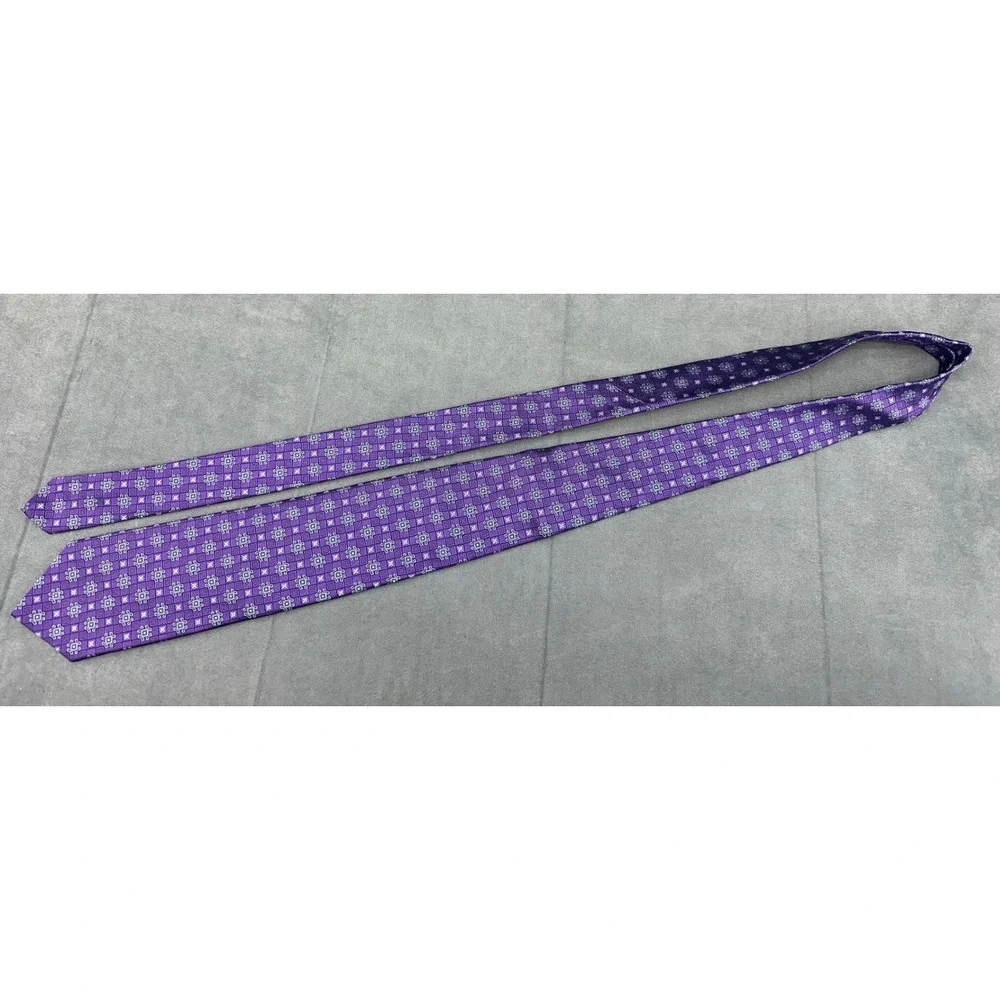 Brooks Brothers 346 Mens Silk Tie Purple Silver Geometric Medallion Woven‎ USA